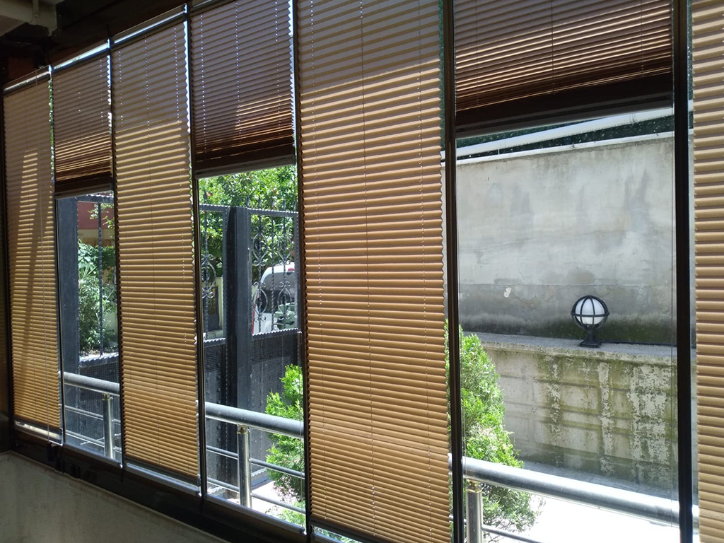 Cam Balkon Perdesi Nasıl Seçilir